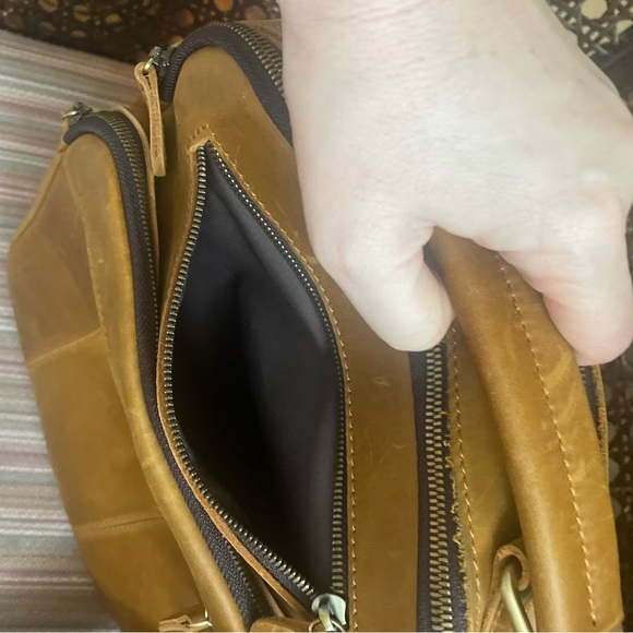 Elegant Brown Leather Messenger Bag for Men - Picture 9 of 16